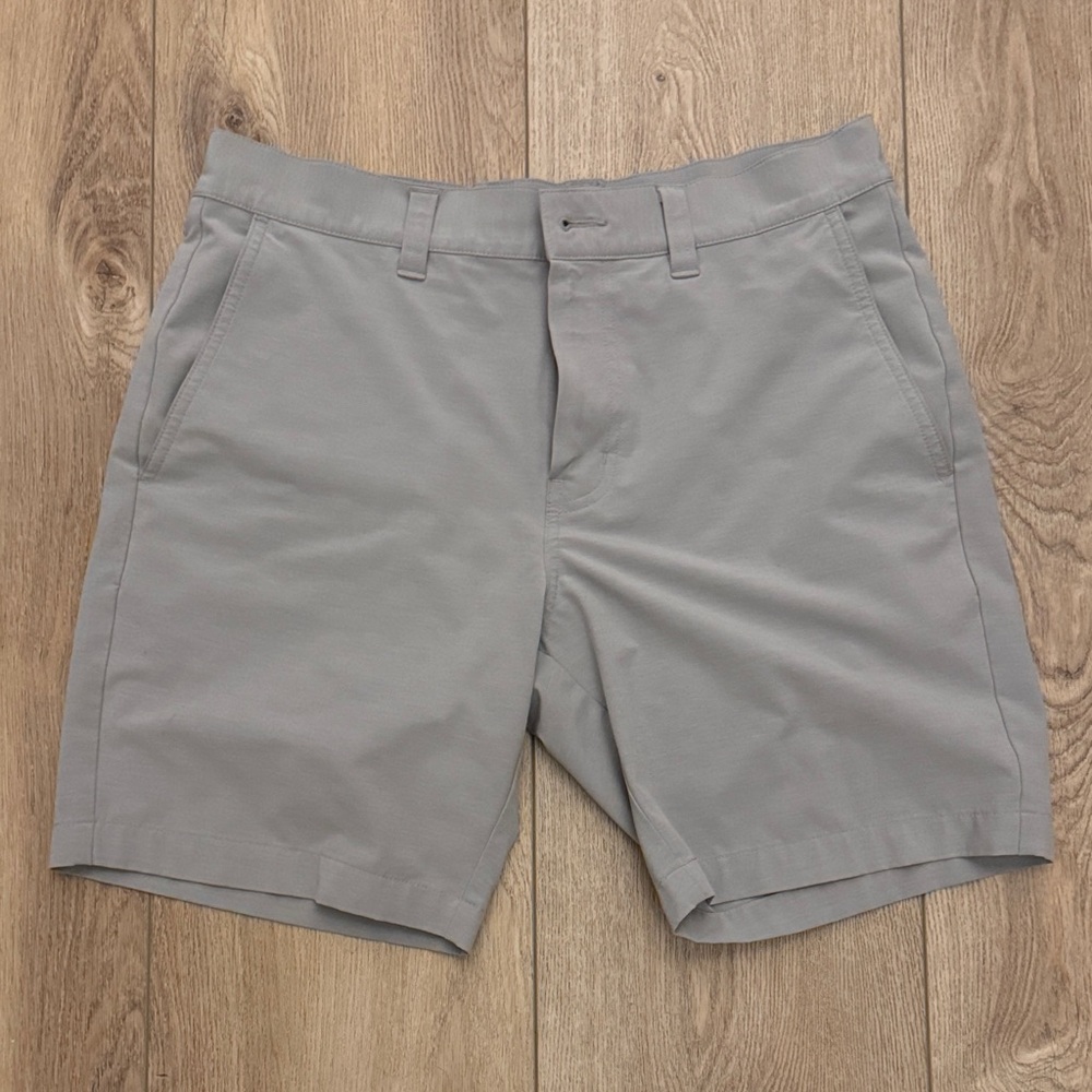 Travis Mathew Men's Gray Shorts size 32 7”